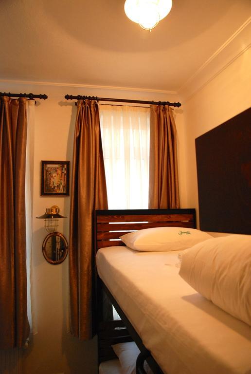Jumba Hostel Istanbul Bagian luar foto